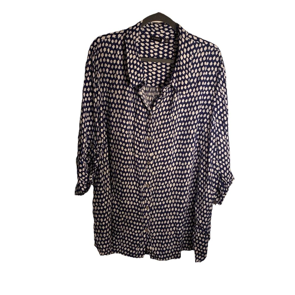 Evans Women’s Blue And White Pattern  Top Size 26/28  W/ Sleeves To Elbow.